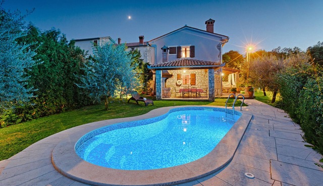 Holiday house Albino * garden, private pool, terrace with BBQ, WiFi