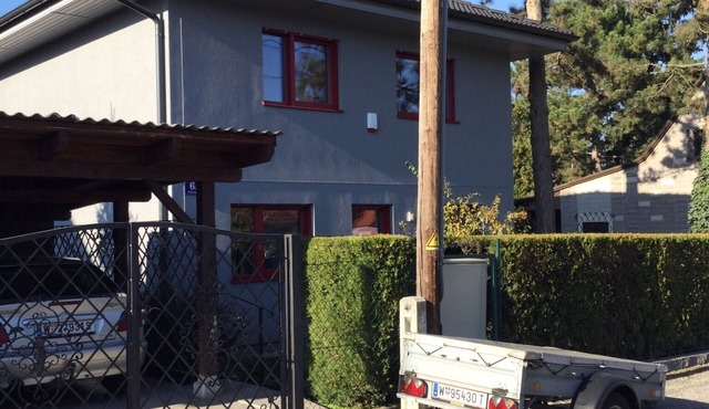 Holiday house Donaucity, whole house 4 rooms, 4 beds garden