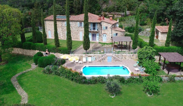 Holiday House in Montecastelli Pisano with Private Parking