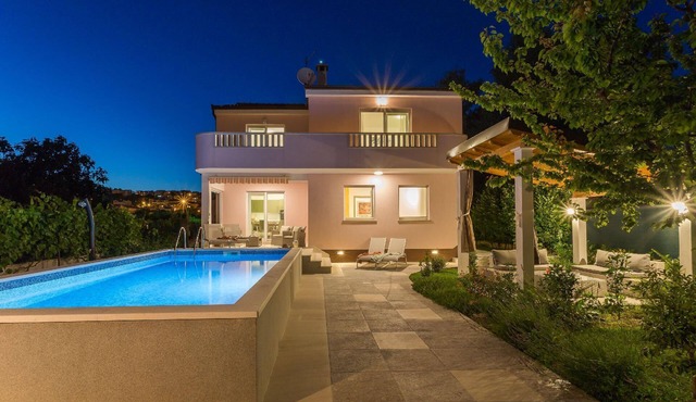 Holiday House in Stobreč with Private Pool