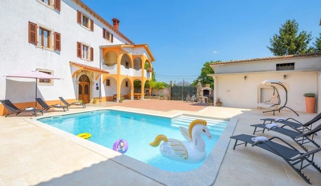 Holiday House Karla Valentina