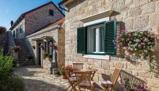 Holiday house Kljuc for 1 - 7 persons with 3 bedrooms - Holiday house