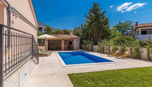 Holiday house MASLINA with pool