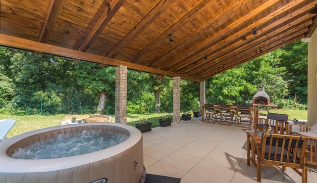 Holiday House Nono with Whirlpool