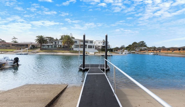 Holiday House on Hibbard Canal