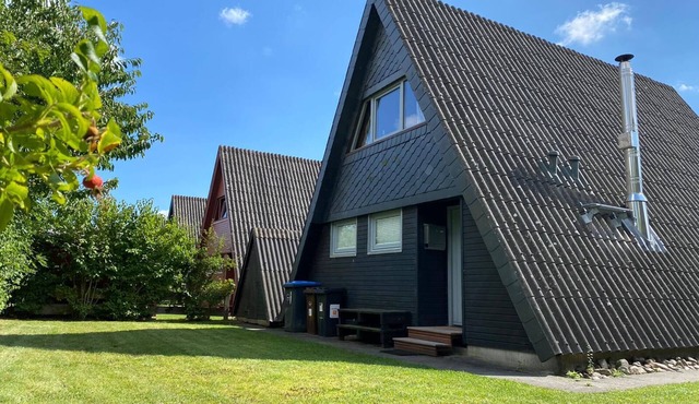 Holiday house with fireplace, near the beach, dogs welcome