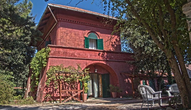 Holiday in a comfortable and renovated ancient villa