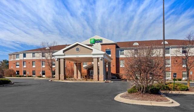 Holiday Inn Express Hotel & Suites Chicago-Algonquin by IHG