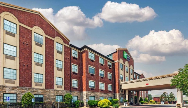 Holiday Inn Express & Suites Tulsa S Broken Arrow Hwy 51 by IHG