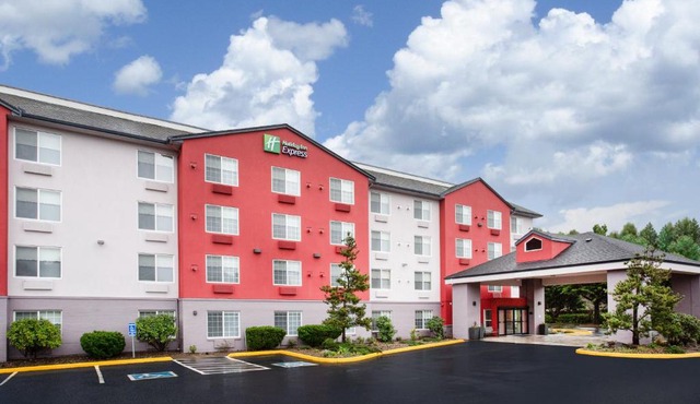 Holiday Inn Express & Suites Lincoln City by IHG