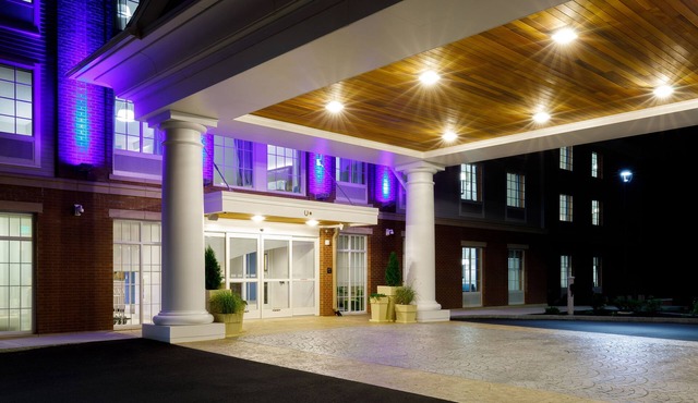 Holiday Inn Express & Suites Sturbridge by IHG