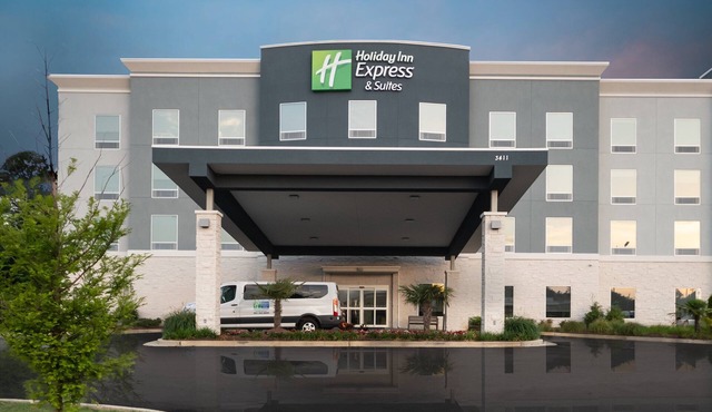 Holiday Inn Express & Suites Memphis Arpt Elvis Presley Blv by IHG