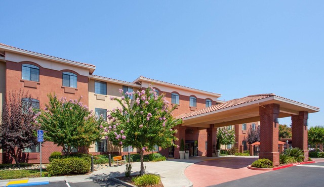 Holiday Inn Express & Suites Davis - University Area by IHG
