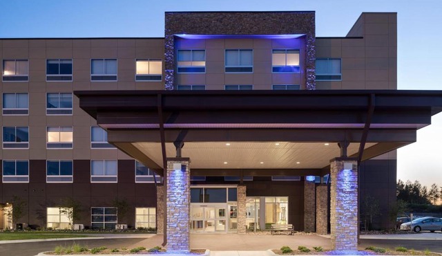 Holiday Inn Express & Suites Duluth North - Miller Hill by IHG