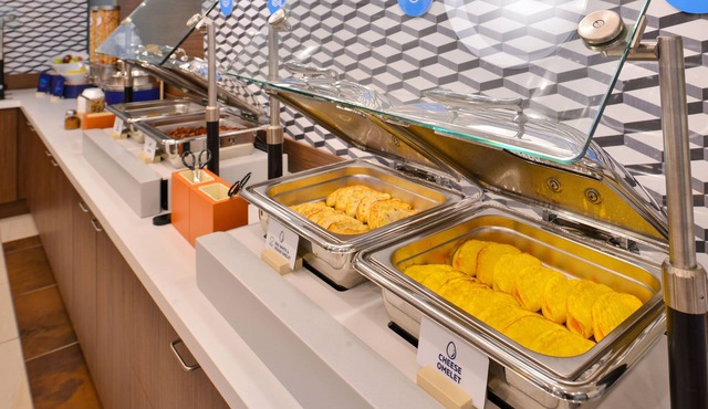 Holiday Inn Express & Suites Everett by IHG