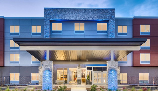 Holiday Inn Express & Suites Salem North - Keizer by IHG