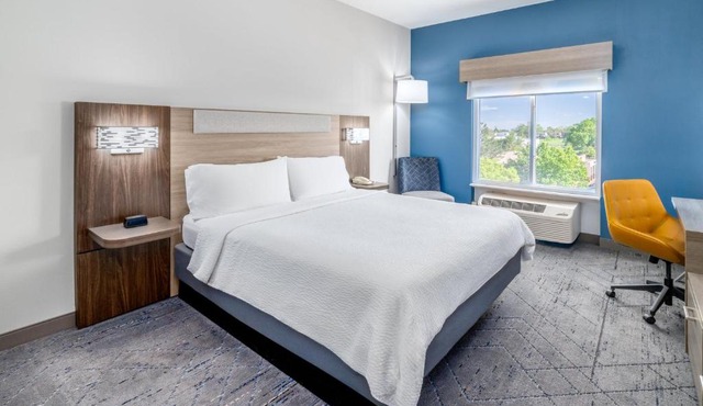 Holiday Inn Express & Suites Denver North - Thornton by IHG