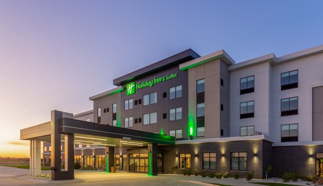 Holiday Inn & Suites Cedar Falls - Waterloo Event Ctr by IHG