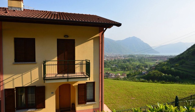 Holiday house terraced villa with large garden