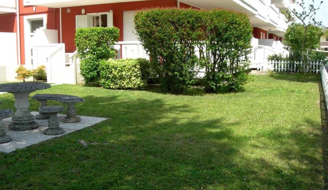 Holiday apartment with outdoor swimming pool