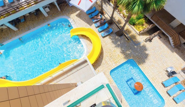 Holiday One Bedroom Sea View Apartment Vlore