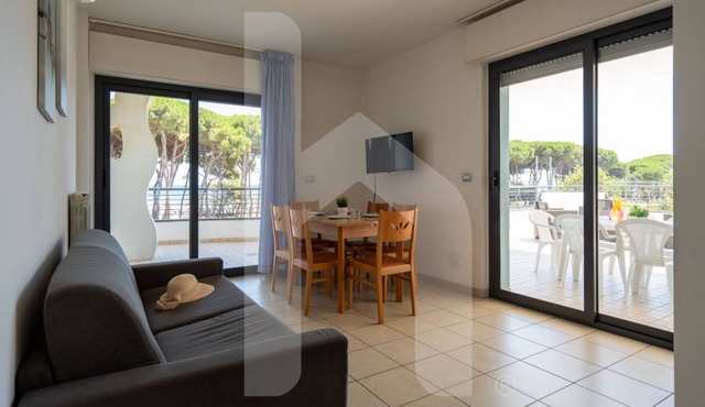 Holiday Rendez Vous 31 - Second floor apartment with terrace facing the sea