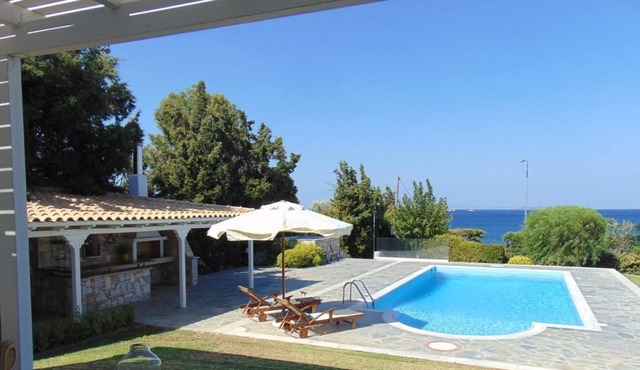 Holiday seafront villa with private pool