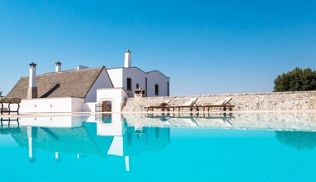 holiday vacation large villa rental italy, apulia, puglia, near bari, pool, wi-fi, air conditioning, luxury, short term