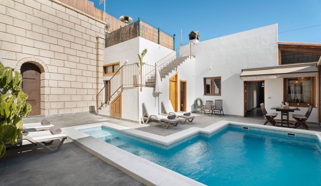 Holiday Villa 'Casa América' with Sea Views, Wi-Fi and Air Conditioning