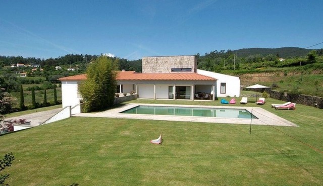Holiday villa with garden, grill, and terrace