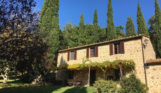 HOLIDAYS IN AN ANCIENT TUSCAN FARM - THE LAKE