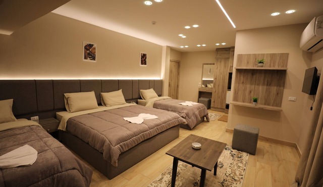 Holy Sheet Plus, Boutique Hotel