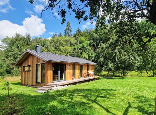 Holzhaus mit Kamin - Am Forellenfluss