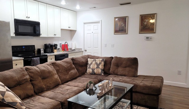 Home [5B/2B]: one unit of a duplex near FSU-2 [126]