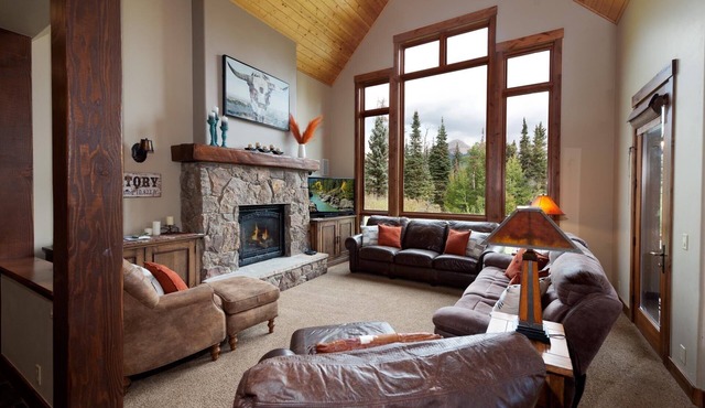 Home Across from Purg - Views, Deck/Fire Pit/Ping Pong/Shuffleboard