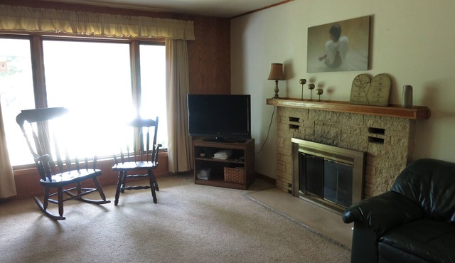 Home Away From HomenQuiet surroundingsn15 minutes from downtown Milwaukee