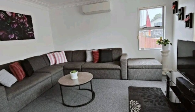 Home close to Amenities and Airport