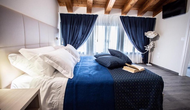 HOME HOTEL
