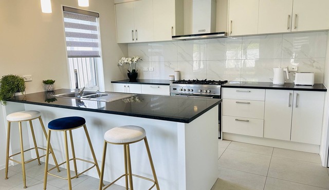 Home in Cambridge with 5 Bedrooms