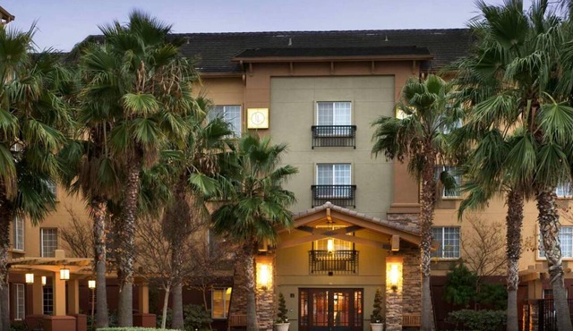 Home-like Suite w/Fully Equipped Kitchen w/free breakfast