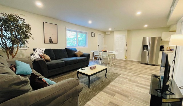 🏡 Home – Lower Level Walkout 🌿 PrimeLocation | 2 Large Bedrooms | 1 Full Bath