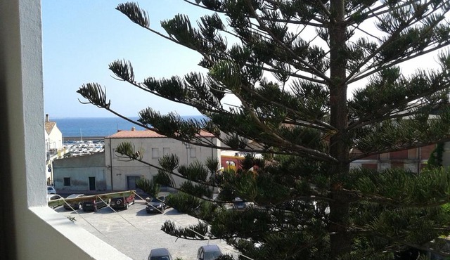 Home & Sea