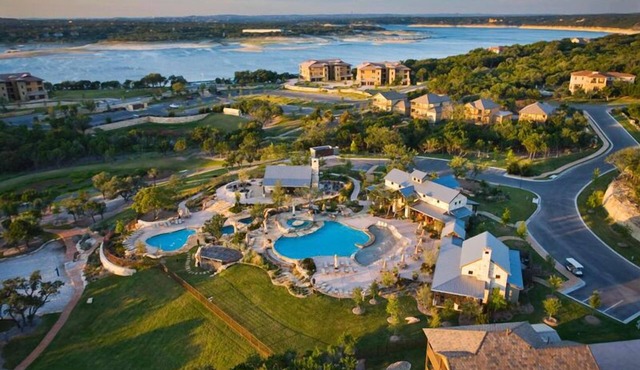 Home with a Panoramic view in The Hollows Resort, Pools, Hiking trails, Fitness Center!
