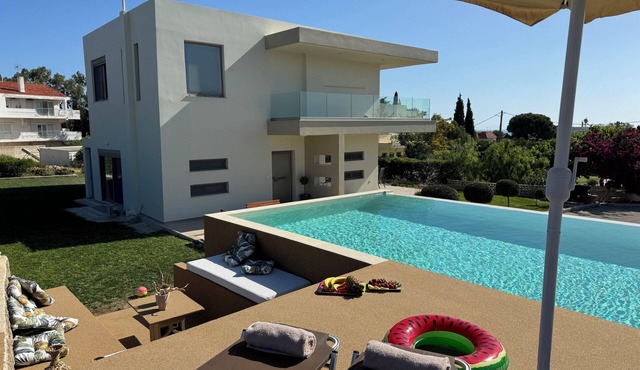 Home21 | Spacious elegant villa- 5 min from the beach!