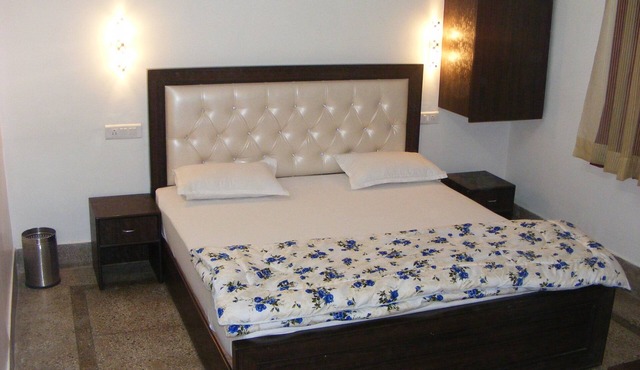 Homely comfortable Hotel Vacation for large and small groups/families