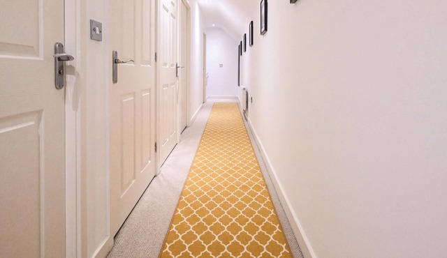 Homely & Spacious Flat w/Balcony & Fast Wi-Fi