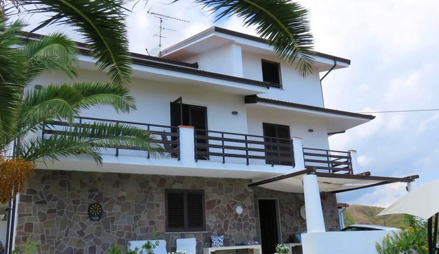 Homerez - 200 m away from the beach! House for 10 ppl. with jacuzzi and sea view