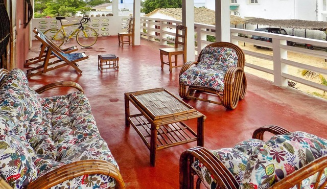 Homerez - Beautiful appartement for 6 ppl. with sea view and terrace at Majunga