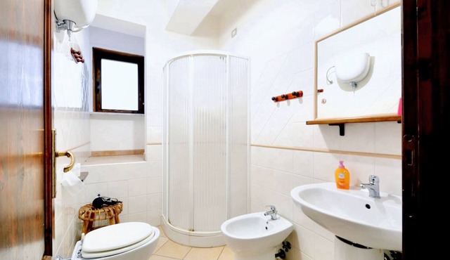 Homerez - Bright House in Vibo Valentia, Shared Pool