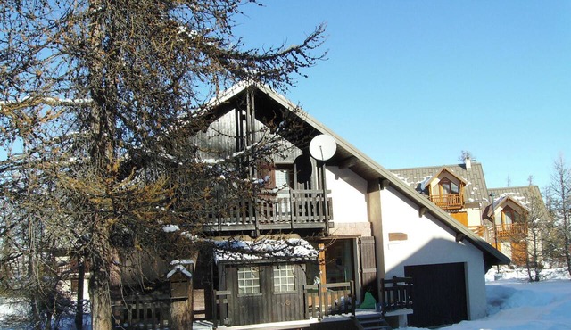 Homerez - Charming Apartment with Mountain View in Risoul